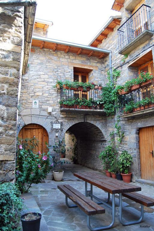 Гостевой дом Casa Encuentra, En El Pirineo Al Lado De Ainsa Эль-Пуэйо-де-Арагуас Экстерьер фото